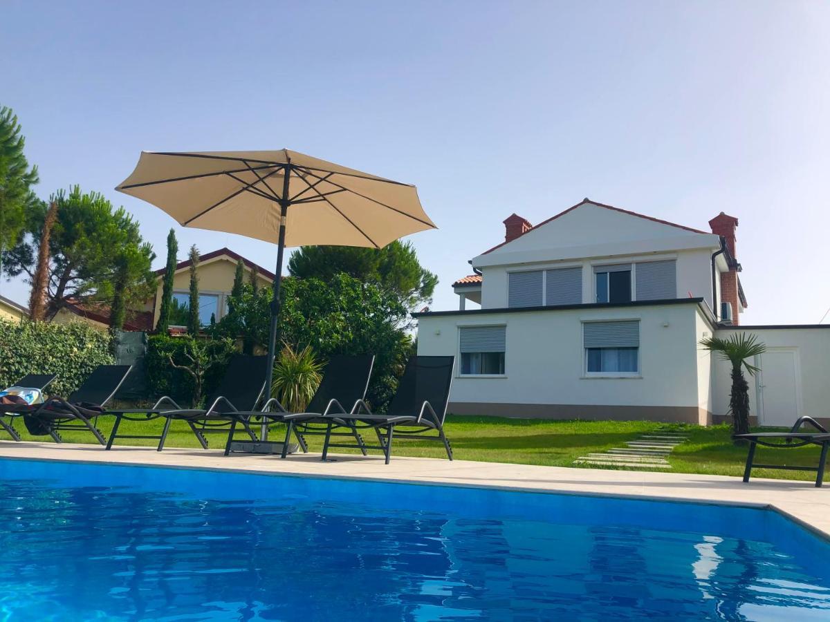 Apartmaji Meli Pu Изола Екстериор снимка