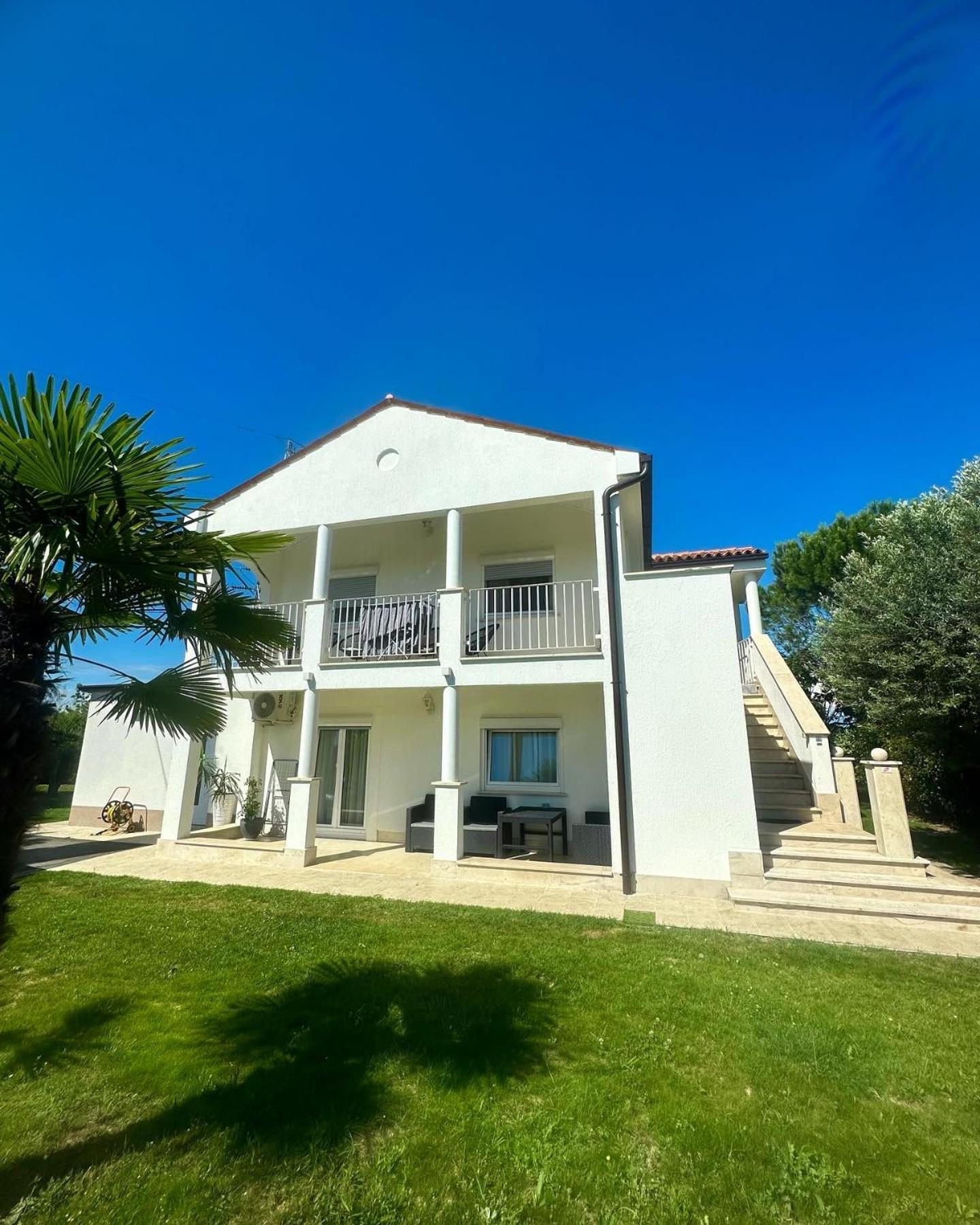 Apartmaji Meli Pu Изола Екстериор снимка